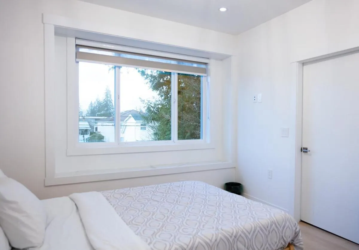 Holiday home Pristine Brand New Duplex, Prime Location! Villa Vancouver Canada