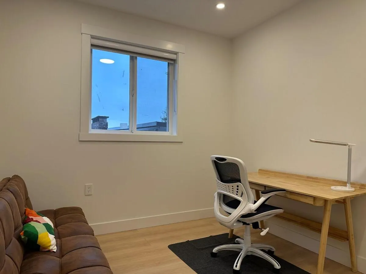 Holiday home Pristine Brand New Duplex, Prime Location! Villa Vancouver Canada