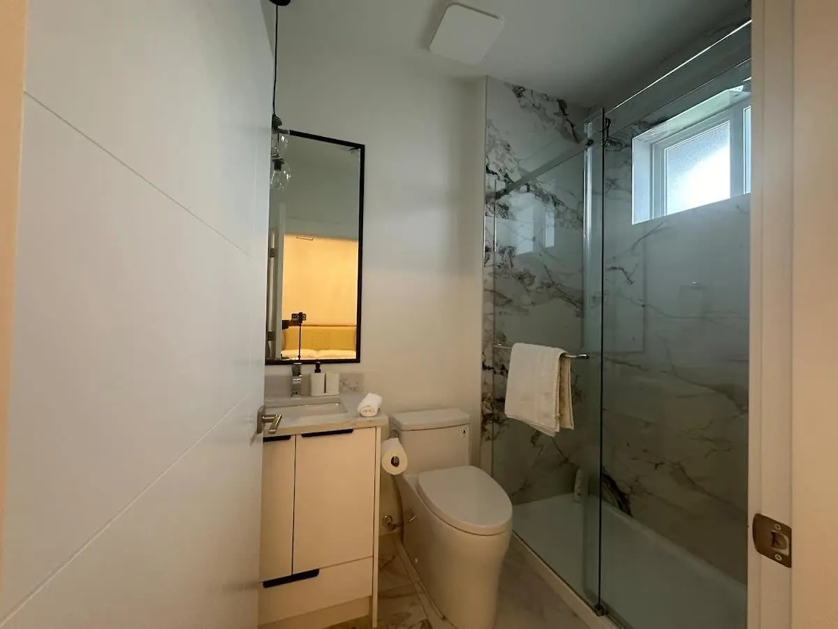 Holiday home Pristine Brand New Duplex, Prime Location! Villa Vancouver Canada