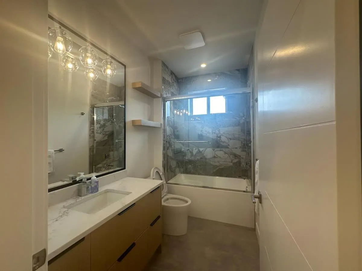 Pristine Brand New Duplex, Prime Location! Villa Vancouver Canada